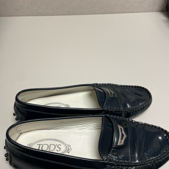Tod’s Patent Leather Driving Loafers Navy Blue - Picture 2 of 3